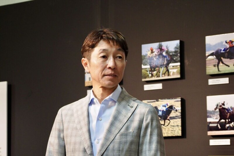 武豊「例年より差しが利いている」 札幌ダート1700メートルの馬場傾向を分析…40周年特別展が札幌で開幕