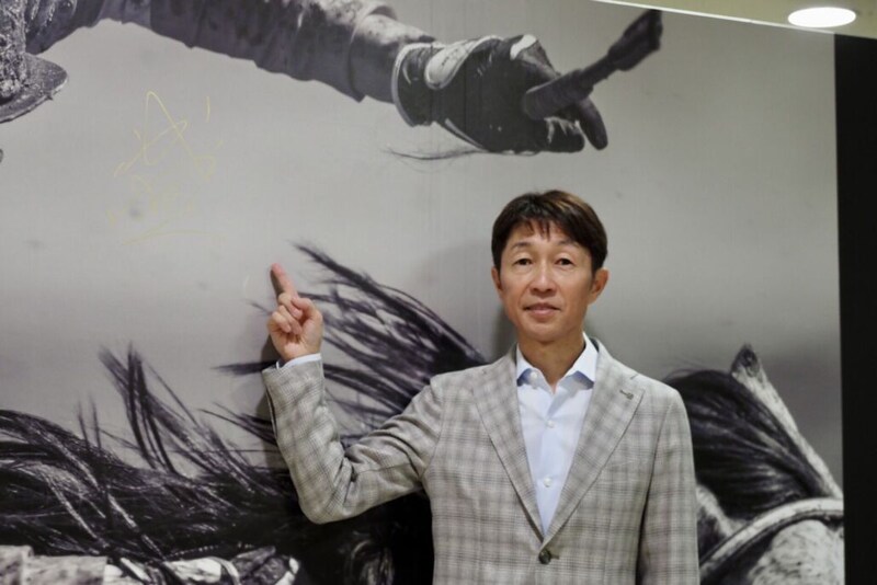 武豊「札幌ならではの楽しみがある」 牧場関係者との交流に笑顔…40周年特別展が札幌で開幕