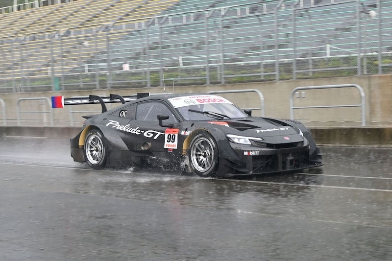 プレリュードGT、豪雨の中発進! 来季ホンダGT500の“前奏曲”……SUGOでシェイクダウン実施