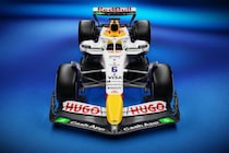 氏家駅前さくらテラスで、レーシングブルズのF1マシンと今年の鈴鹿8耐優勝マシンが展示！　10月16日から