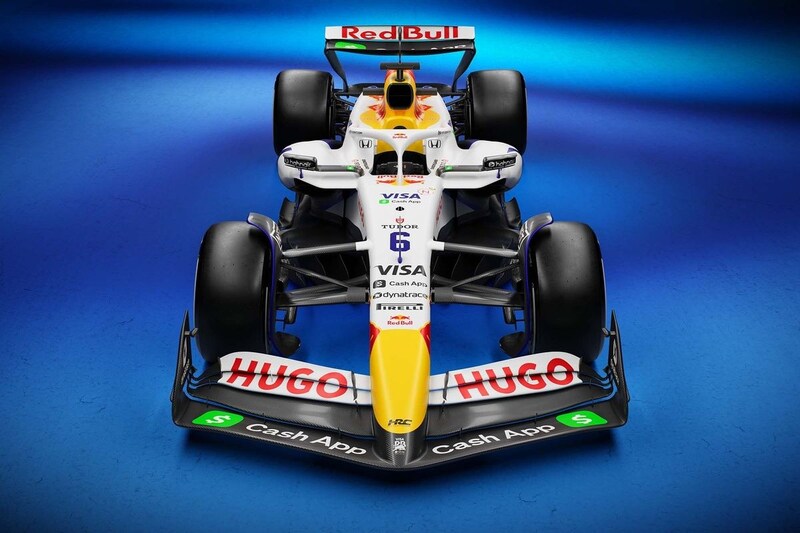 氏家駅前さくらテラスで、レーシングブルズのF1マシンと今年の鈴鹿8耐優勝マシンが展示! 10月16日から