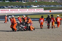 【MotoGP】ベッツェッキ、”同士討ち”マルティンに怒りナシ「彼との間で問題は起きてない」しかし負傷の影響が尾を引くことに