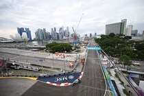 F1シンガポールGP FP1速報｜44歳アロンソ、まだまだ元気！　トップタイムをマーク。角田裕毅は9番手