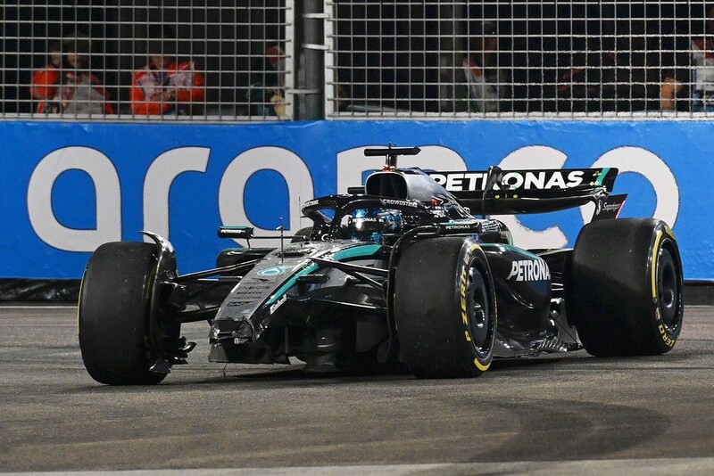 止まり切れずウォールに正面からズドン。ラッセルはFP2のクラッシュを不思議がる「スピードも落としてたのに」