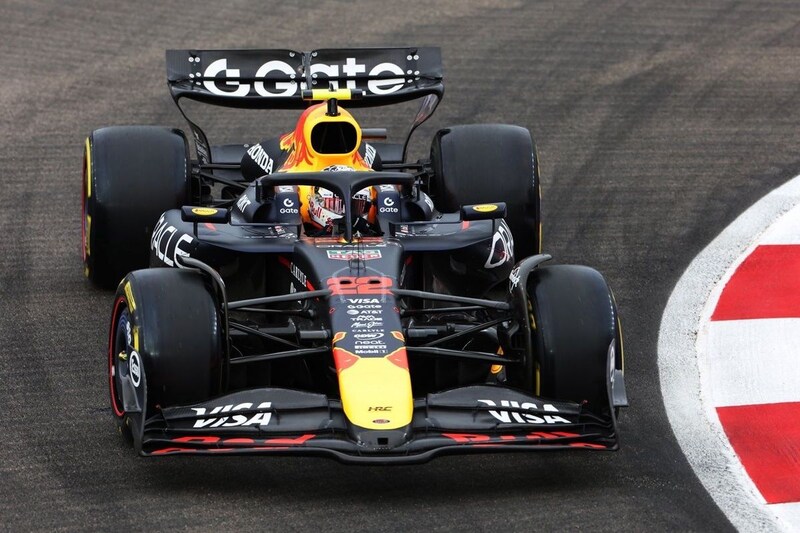 F1シンガポールGP FP3速報｜フェルスタッペン、3連勝に向けて視界良好！　トップタイムを記録。角田裕毅は苦しい18番手