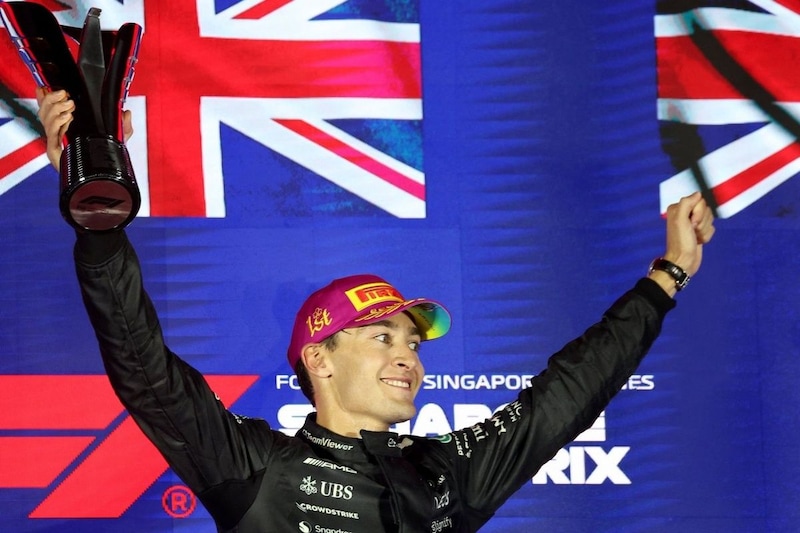 ラッセル、激闘2位争いを尻目に完勝! マクラーレンが連覇達成、角田裕毅は12位入賞ならず|F1シンガポール決勝