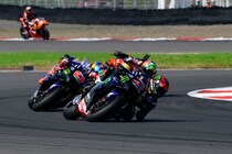 【MotoGP】ホンダとヤマハ、インドネシアGPで表彰台チャンスを逃す。アコスタのライディングスクールとタイヤが原因？