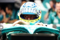 ”おもしろ無線”だけじゃない！　アロンソ先生、ポイント獲得のために全力を尽くしたシンガポール「時には、泥にまみれて戦わなきゃいけない時もある」