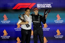 歓喜の瞬間から一転……F1シンガポールGP表彰台に登壇したペトロナスCEO、イスラムコミュニティへ謝罪