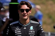 メルセデスとの契約交渉停滞のラッセル、強硬手段に出る可能性は？　元ハース代表「アルピーヌはじめ、獲得狙うチームは出てくる」