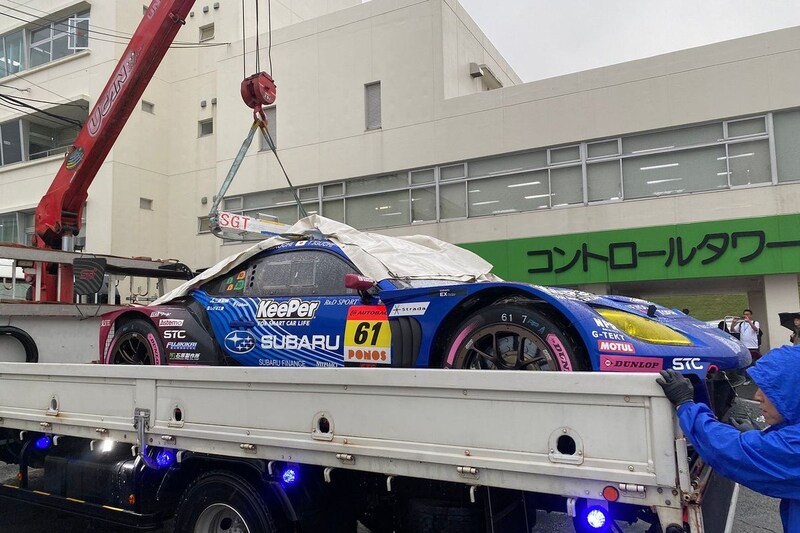 スバルBRZをまたもエンジントラブルが襲う。エキゾーストから火「あまりにもショック」……決勝に向けスペアに換装