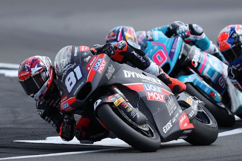 Moto2オーストラリアGP決勝｜アジアスが独走逃げ切りで母国戦ウィン！　モレイラがタイトル争い2ポイント差まで接近