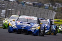 最後尾転落も“通せんぼ作戦”でタイトル戦線生き残り！　大湯都史樹、勇退の石浦宏明と初王座なるか「もてぎはトムスが強い。気を引き締めないと」｜スーパーGT第7戦