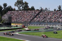 F1メキシコシティGP決勝速報｜ノリス優勝でランキング首位浮上。フェルスタッペン、ルクレールとの大バトルの末3位。角田11位入賞ならず