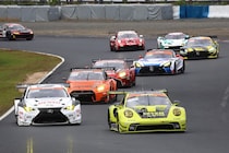 seven × sevenポルシェが今季3勝目。Gr.2は初登場ミッドシップヤリスが長らく首位走行｜スーパー耐久第6戦岡山