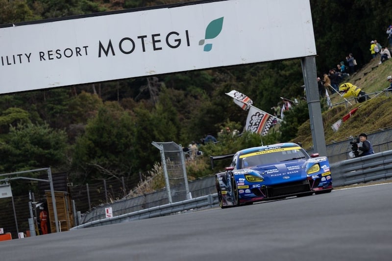 GT500は逆転王座狙うKeePer CERUMOがポール獲得！　GT300はSUBARUが衝撃1秒差PP｜スーパーGT最終戦もてぎ：公式予選速報