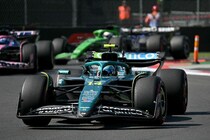 アストンマーティンF1、ピクサー映画『トイ・ストーリー』とコラボ。バズ・ライトイヤーデザインのミニヘルメットを発売へ「銀河系での緊急事態にも最適！」