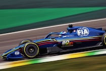 DRSがなくなっても、2026年マシンはオーバーテイクが増えるはず。ラッセル自信「これまでとは違ったコーナーでのバトル……かもしれないけどね」