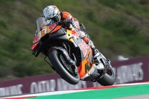【MotoGP】KTM、アコスタを引き止めるため「残された時間は少し」と危機感。若き天才は2026年限りで去るのか？