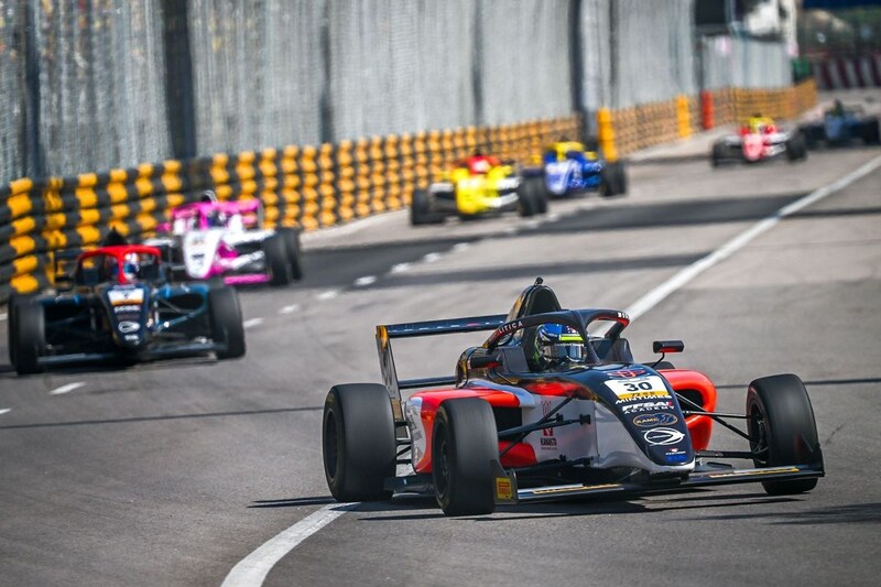 佐藤凛太郎、マカオF4ワールドカップで予選レース3番手フィニッシュも、ペナルティで11位降格