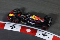 角田裕毅、金継ぎデザインのラスベガスGP特別ヘルメットをチャリティオークションに出品