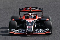 岩佐歩夢、2戦連続ポール獲得！　坪井翔との点差は8.5点に……逆転タイトルに大きく前進｜スーパーフォーミュラ第12戦鈴鹿：予選速報