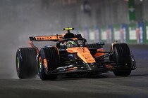 F1ラスベガスGP予選速報｜ノリスがフェルスタッペン抑えポールポジション。角田、雨に苦しみ19番手