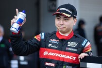 岩佐歩夢、2025年スーパーフォーミュラ王者に輝く！　最終戦優勝で大逆転｜第12戦鈴鹿：決勝速報