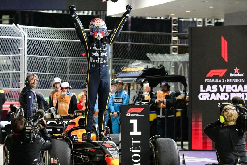 フェルスタッペンが完勝！　マクラーレンまさかの失格。角田裕毅はピットレーンから挽回ならず｜F1ラスベガスGP決勝