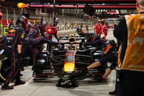 うまくいかないレース続き……角田裕毅の状況にレッドブル重鎮マルコ博士「彼には不運が付き纏っているようだ」｜F1ラスベガスGP