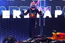 最終戦は三つ巴だ！　フェルスタッペン今季7勝目で大逆転での5連覇見えた……マクラーレン勢は“柔軟な”戦略が仇に｜F1カタールGP決勝レポート