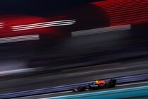 F1アブダビGP予選速報｜逆転王座へ！　フェルスタッペンがポール獲得。ノリス2番手、ピアストリ3番手……角田裕毅、執念のQ3進出10番手
