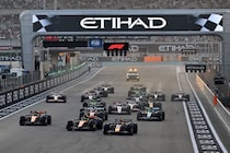 F1アブダビGP決勝速報｜角田裕毅、当面のF1ラストレースを14位で終える。フェルスタッペン優勝も一歩及ばず、ノリスが初王座