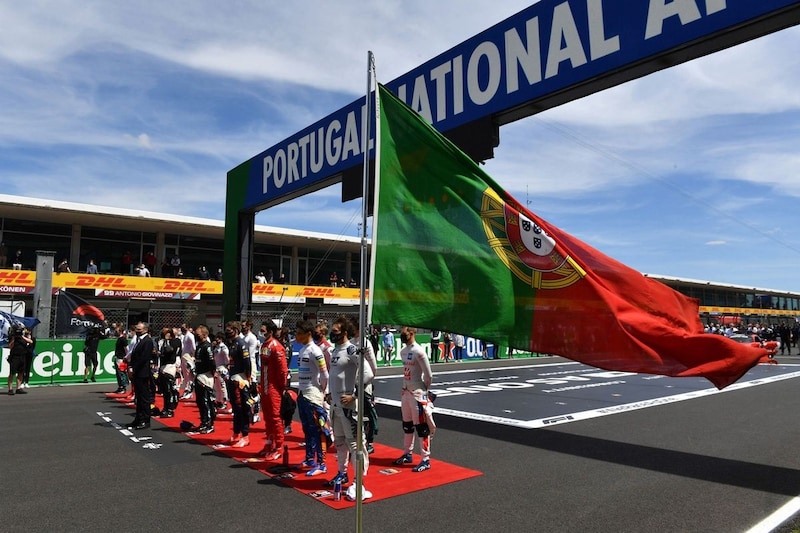 F1ポルトガルGPが2027年に2年契約で復活。舞台は2021年以来の開催となるアルガルヴェ……F1のドメニカリCEO「F1開催への関心と需要が高まっている」