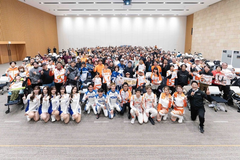 毎年恒例au TOMS感謝祭、今回はKDDI TGMGP TGR-DCも参加！　ドライバー・監督6名＆レースアンバサダー7名の豪華イベントに