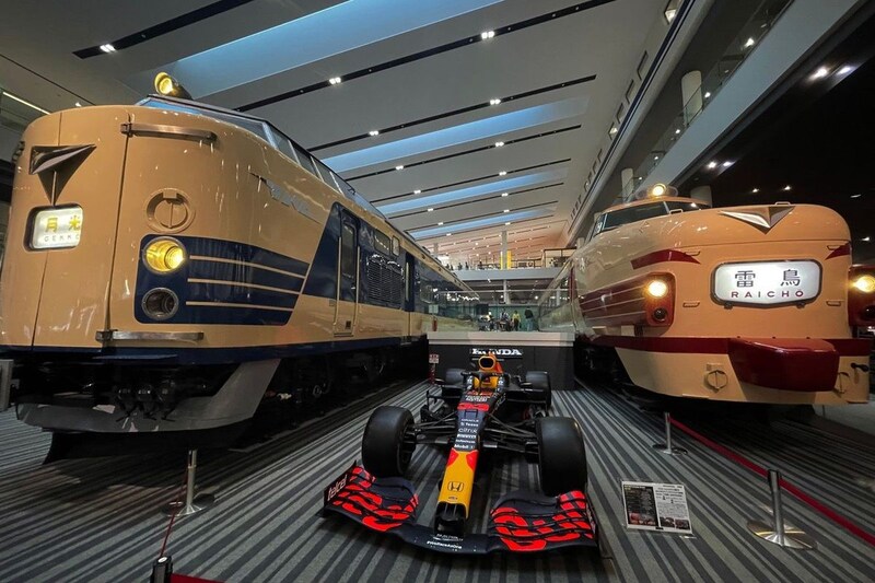 【2025年シーズンを振り返るコラム】個人的にも垂涎だった、F1マシンと鉄道車両のコラボ。今後より大切になるであろう”他業界”との接点