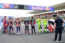 MotoGPのF1式レース前セレモニー、ライダーはひとまず受け入れ？　時間には注文も「悪くなかった」とマルケスら