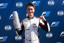 フェラーリ育成ベガノビッチが独走優勝。2度のセーフティカー出動もライバル寄せ付けず｜FIA F2バクー スプリントレース