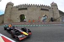 F1アゼルバイジャンGP、2030年まで開催契約を延長。旧市街地貫くユニークなコースは今年で10周年