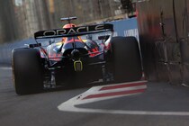 F1アゼルバイジャンGP予選速報｜赤旗に次ぐ赤旗で予選から大乱戦……なんと6回中断。フェルスタッペンPP＆サインツJr.が2番手。角田裕毅は6番手