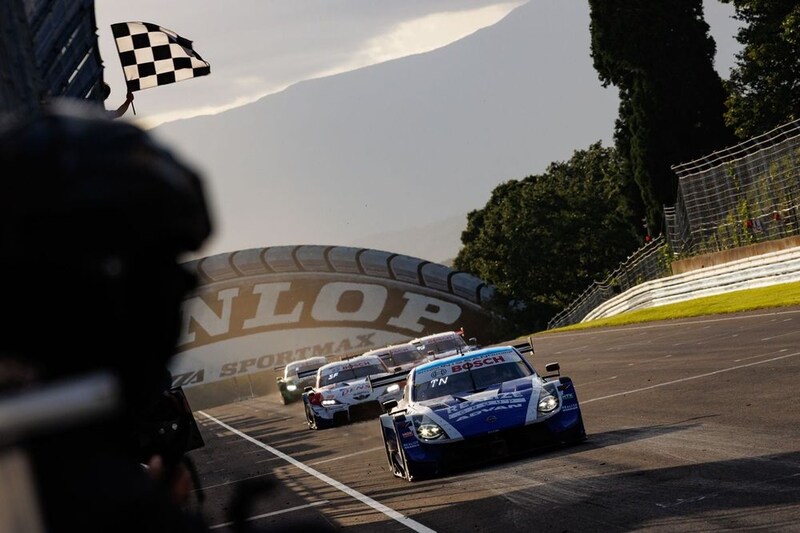 チェッカー20秒前の逆転劇。最終周のオーバーテイク決めた名取鉄平、KONDOに9年ぶり勝利もたらす|スーパーGT第6戦SUGO