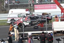 身の毛もよだつ大クラッシュも、大草りきは無事。大破したシビックが衝撃をうまく吸収したか「外れることのできる部品が壊れたおかげ」