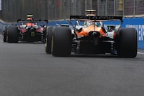 【F1分析】6位入賞角田裕毅に課された大事なお仕事……マクラーレンからポイントを奪え！　ピットストップのタイミングもこの視点で決められた？