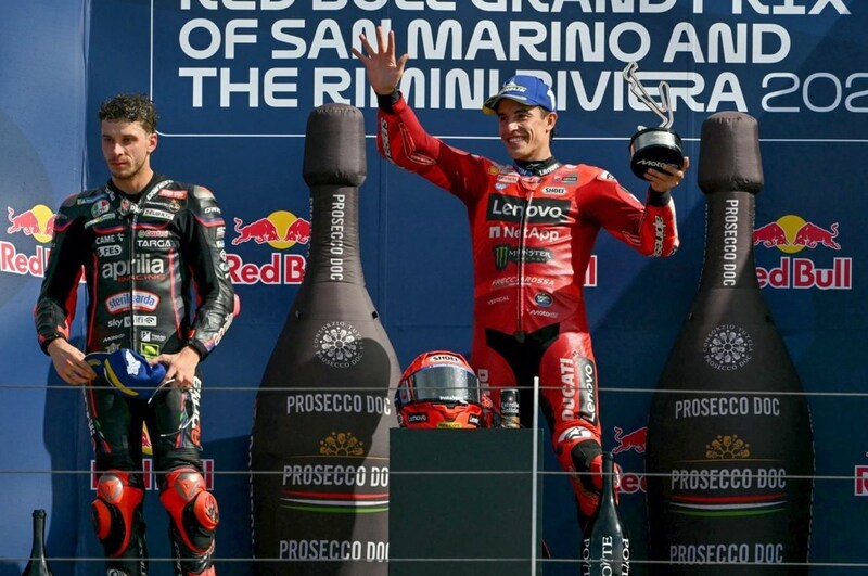 【MotoGP】「今シーズン終了までにマルケスを倒したい」調子上げるアプリリア、最強ライダー相手に目標ブチ上げる