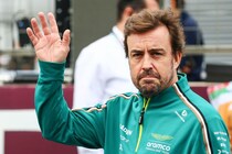 アロンソにはお祓いが必要？　上位を走っている時にだけ舞い降りる不運……「まあ今年はそういう傾向だから仕方ない」