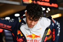 F1昇格リンドブラッド、1年目は「厳しいモノになる」とレーシングブルズが警告