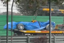 レーシングブルズ、2026年マシンのシェイクダウンを実施。雨で新人リンドブラッドがコースオフの洗礼受ける