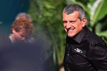レッドブルF1からの離脱は「人生で最高の出来事だった」とシュタイナー。20年前のアメリカ出向が“親分”キャリアへの転機に