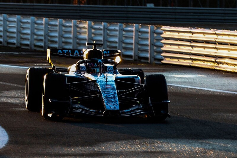 ウイリアムズの新車FW48、ついにコースデビュー! シルバーストンでシェイクダウン実施