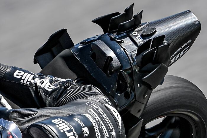 【MotoGP】アプリリアがまたしても空力で進化。MotoGPセパンテストで試されたリヤウイングをチェック